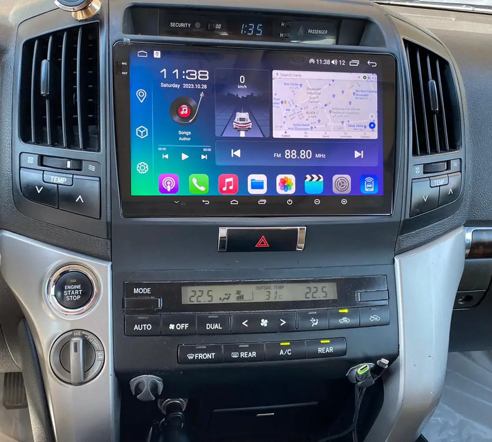 Android car radio installed in the Toyota Land Cruiser 200 2009